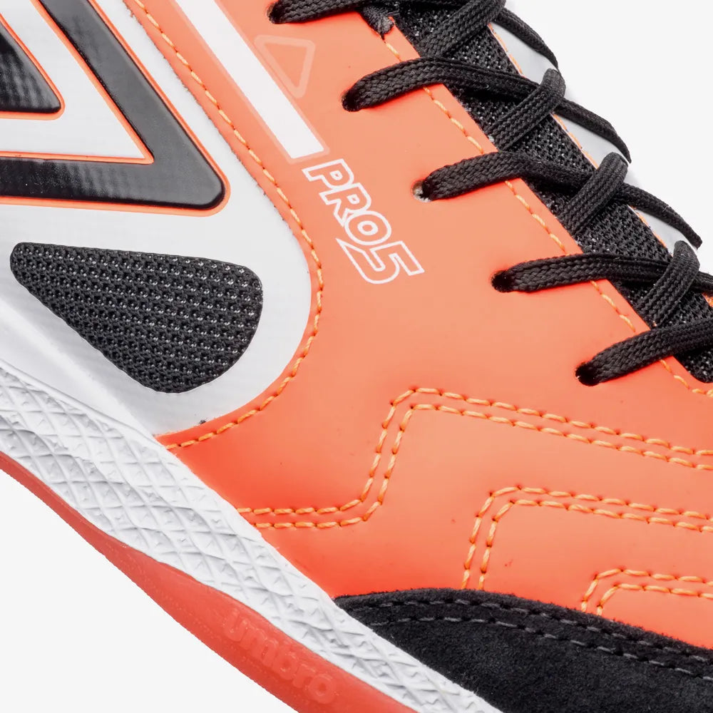 Chuteira Futsal Umbro Pro 5 Bump - Laranja