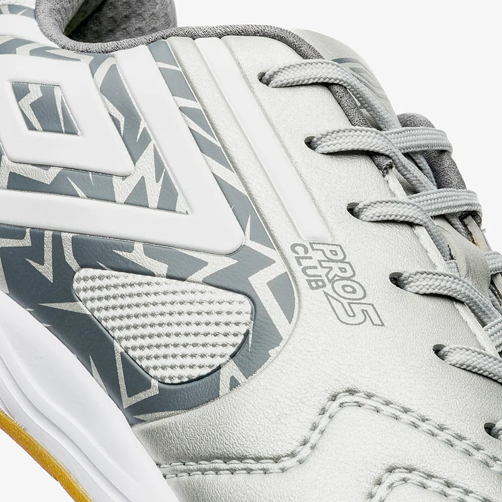 Chuteira Futsal Umbro Pro 5 Bump Club - Cinza Grafite