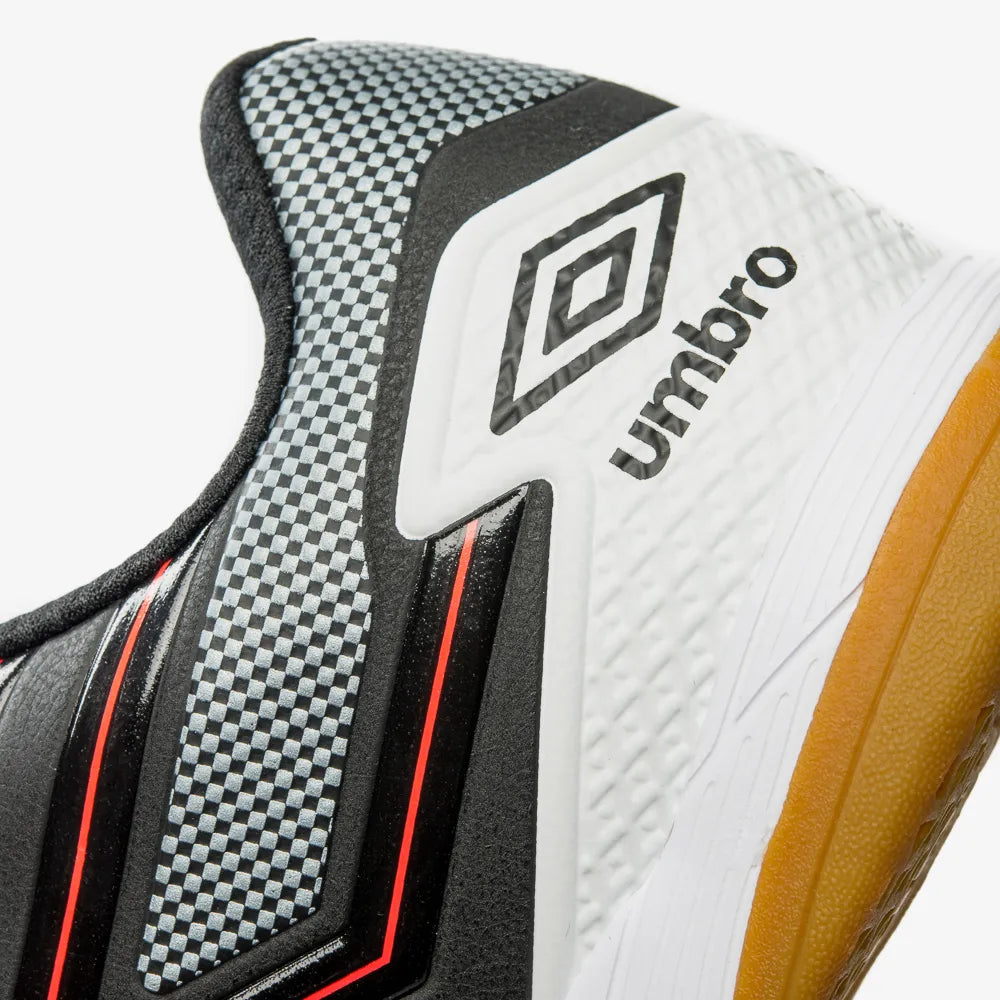 Chuteira Futsal Umbro Pro 5 Bump Club - Preto / Prata