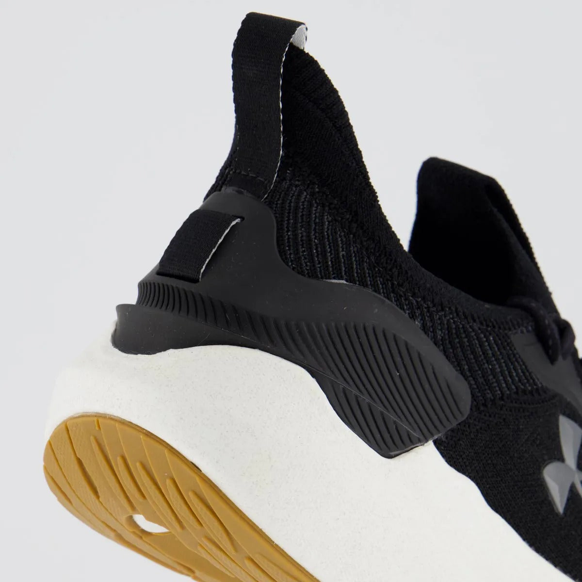 Tênis Under Armour Charged Hit - Preto